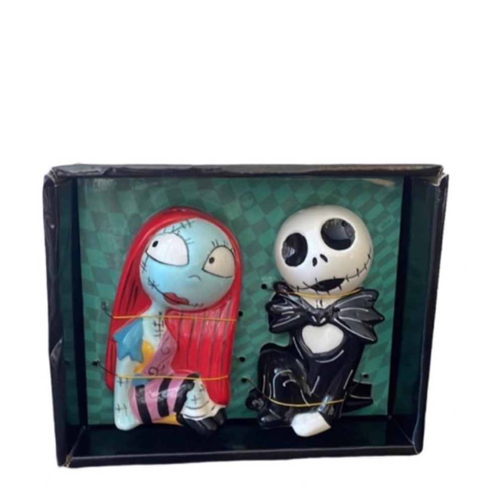 NEW Disney The Nightmare Before Christmas Jack & Sally Salt & Pepper Shaker Set